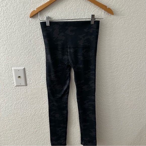 Spanx Look At Me Now Camo Leggings - Picture 5 of 7